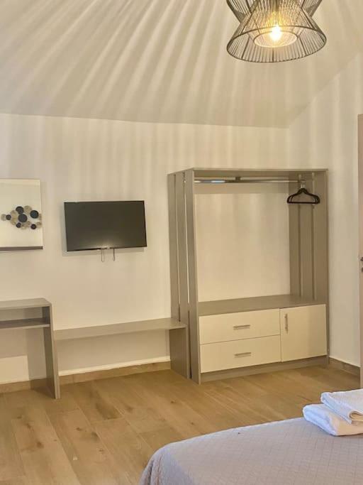 Ocean Sun 4 Apartment ฟิรา ภายนอก รูปภาพ