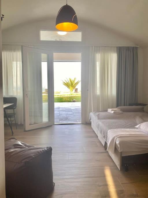 Ocean Sun 4 Apartment ฟิรา ภายนอก รูปภาพ