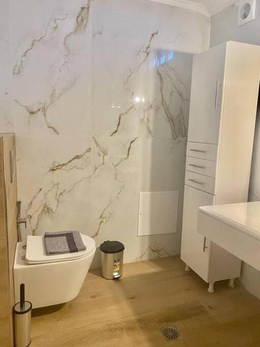 Ocean Sun 4 Apartment ฟิรา ภายนอก รูปภาพ