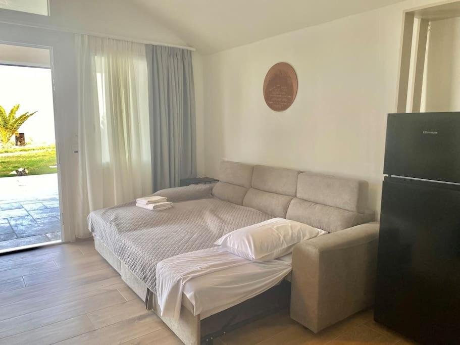 Ocean Sun 4 Apartment ฟิรา ภายนอก รูปภาพ